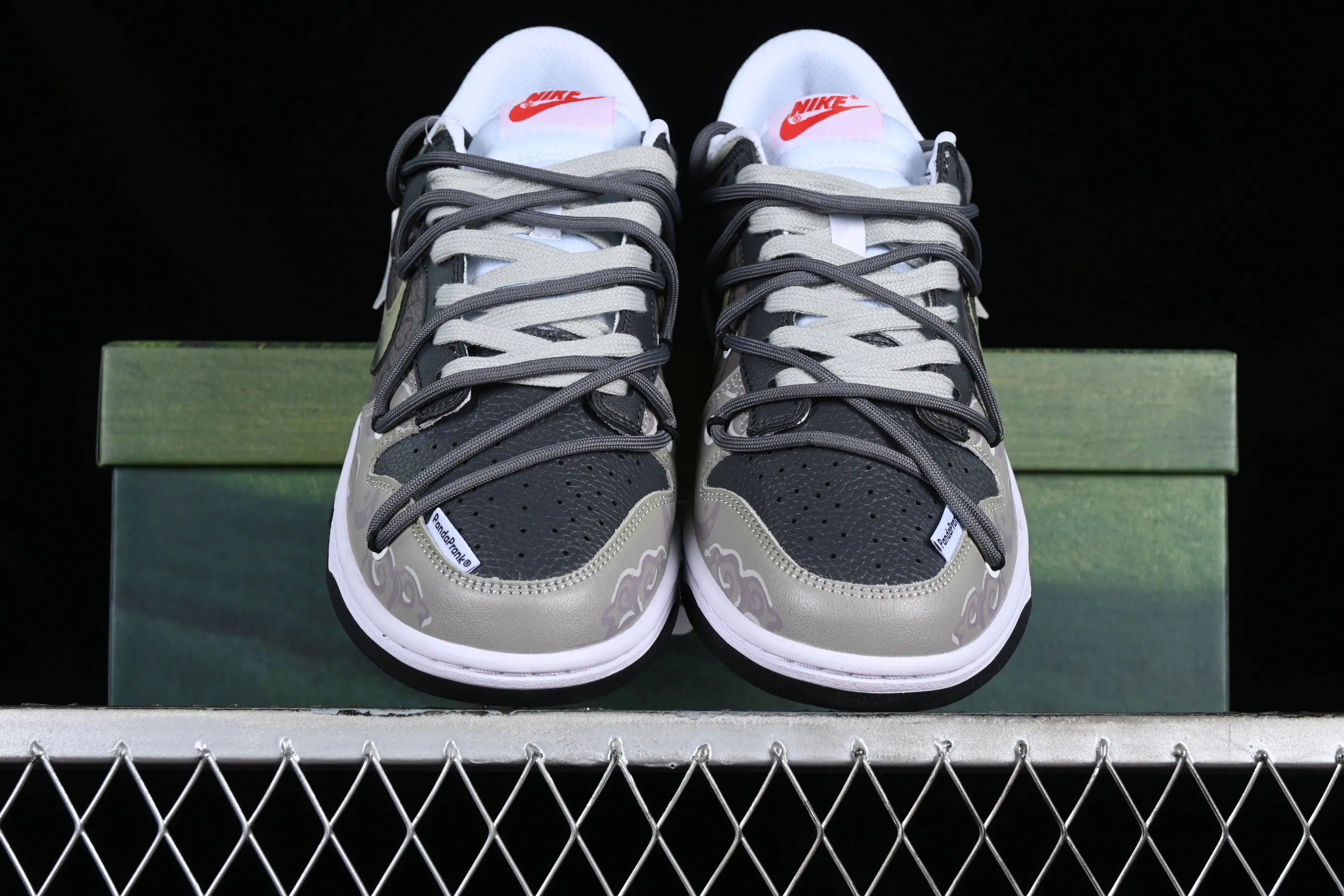 All Categories Nk SB Dunk Series Nk SB Dunk Low Low-top sneakers Nk Dunk Low Panda Prank-Moon Deconstruction Workwear style SB strap low-top casual sneakers FB3354-001